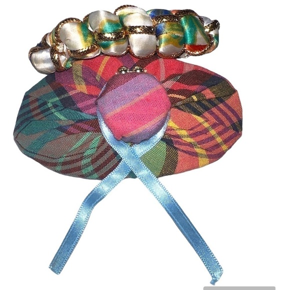 TWO sweet fabric barrettes: one like a hat with ribbon, one satin. - Picture 11 of 11